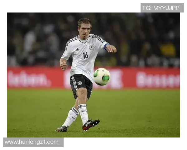 德国退役足球明星拉姆的辉煌职业生涯与未来发展展望