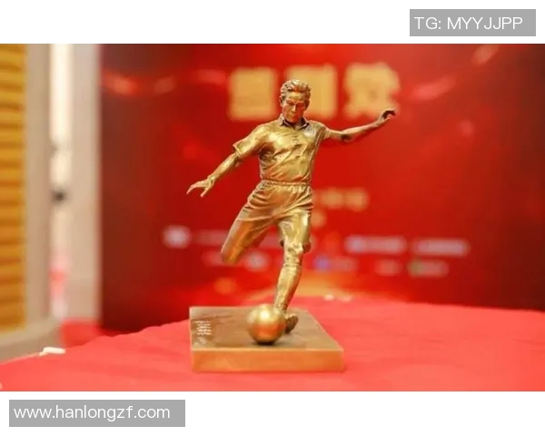 月光下的绿茵传奇足球明星们的璀璨人生与荣耀时刻