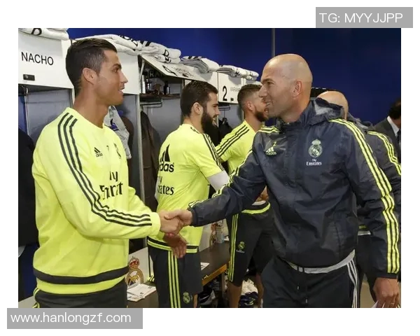 足球明星跨界挑战篮球运动能力究竟如何分析与探讨